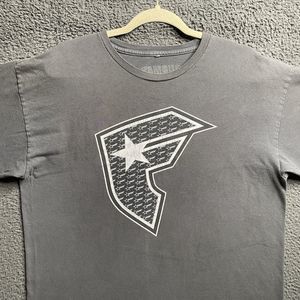 Vintage Y2K Famous Stars T-Shirt Men’s Large Stars and Straps Short Sleeve